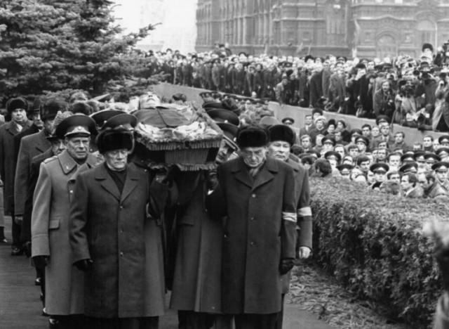 10 ноября — смерть Брежнева