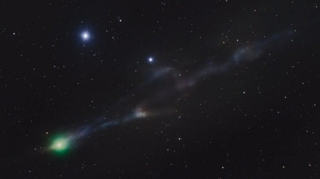 Переполошивший астрономов межзвездный объект 3I/ATLAS прошел через ближайшую к Земле точку и...