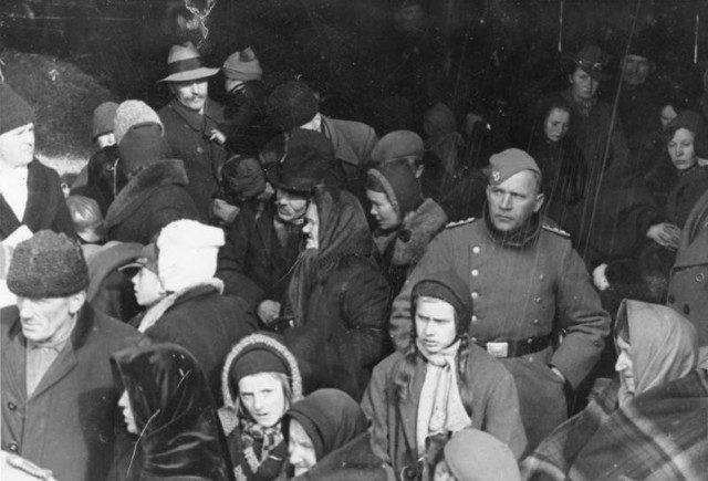 Преступления гитлеровцев — насильственные депортации поляков