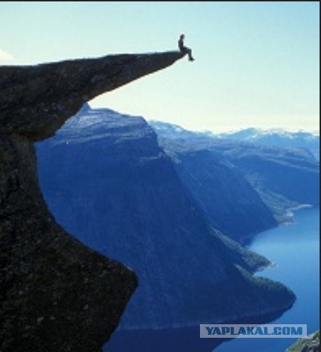 С Языка Тролля упал человек