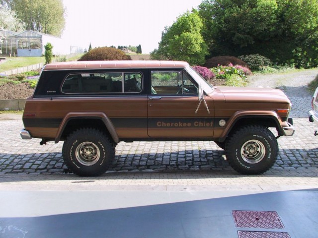 Первый из Cherokee. Jeep Cherokee SJ Chief 74-78г.