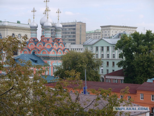 А за окошком...