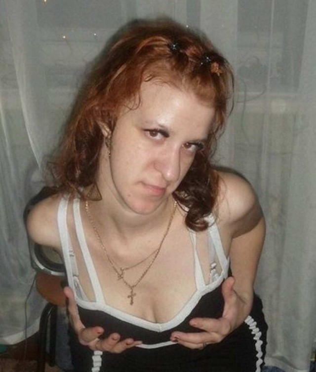 Светка, коза блин, фоткай давай, я же позирую