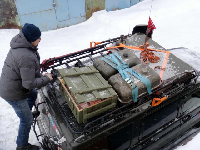 В России начали штрафовать водителей за багажники на крыше машин