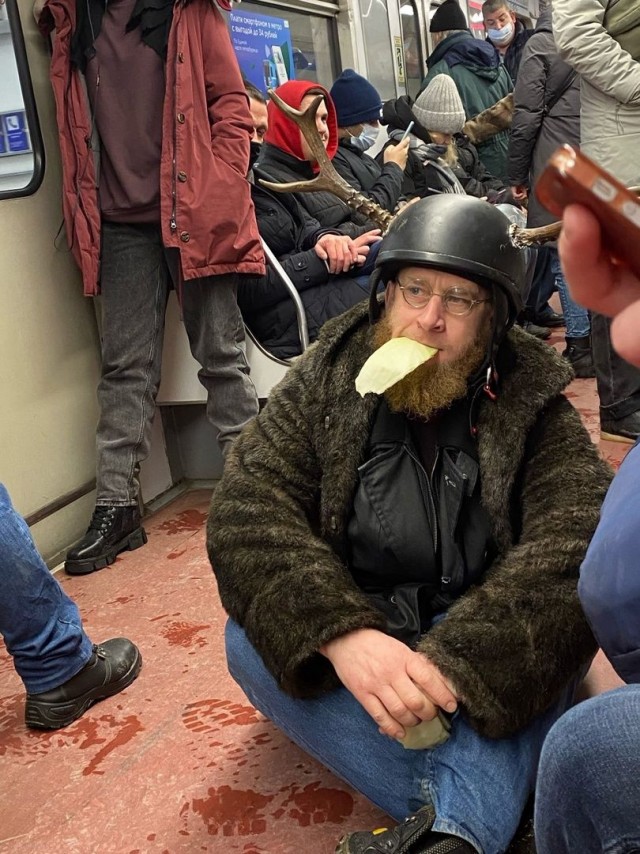 Свежая подборка "модников" из российского метрополитена 04.10.2022