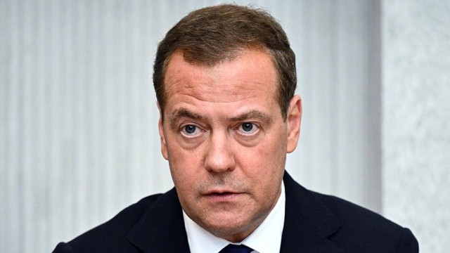 Медведев заверил, что «все вернется домой», в Россию
