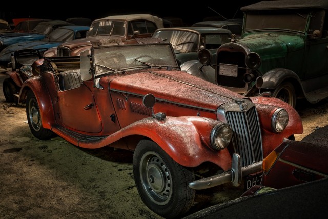 Коллекция из 230 классических автомобилей Recluse выставлена на аукцион после находки в сарае