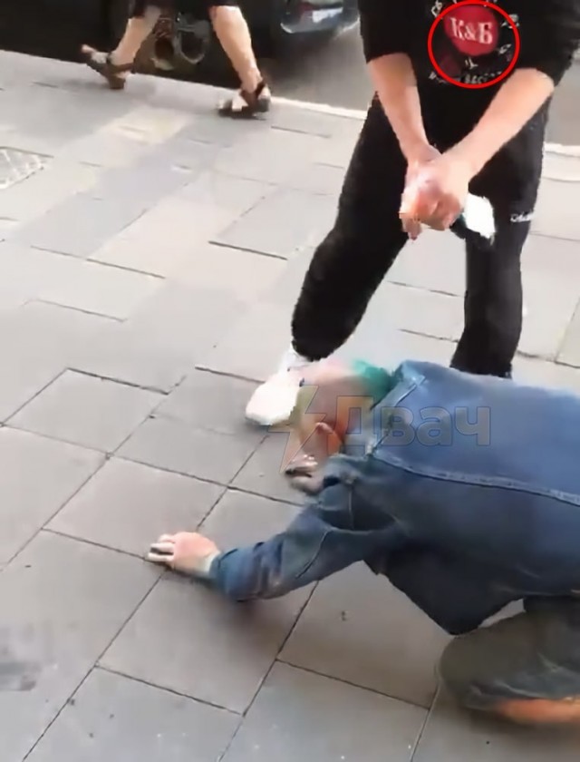 Зумерские дегенераты из «Красное&Белое» устроили самосуд над дедом, которого заподозрили в воровстве