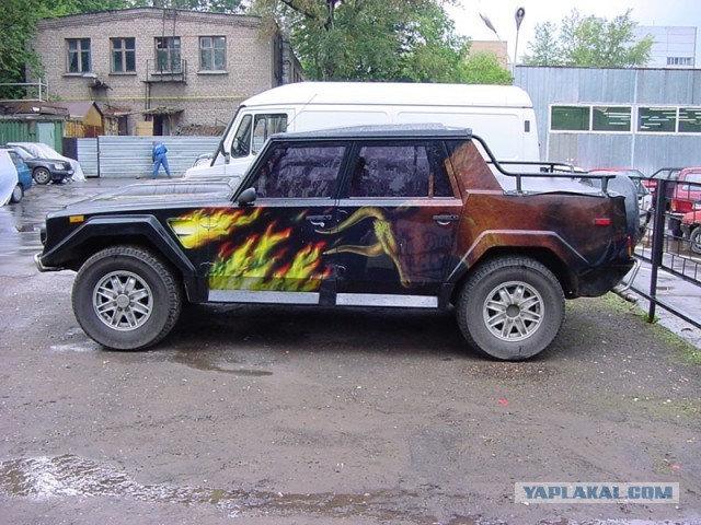 На торги выставили уникальный внедорожник Lamborghini LM002, созданный для султана Брунея