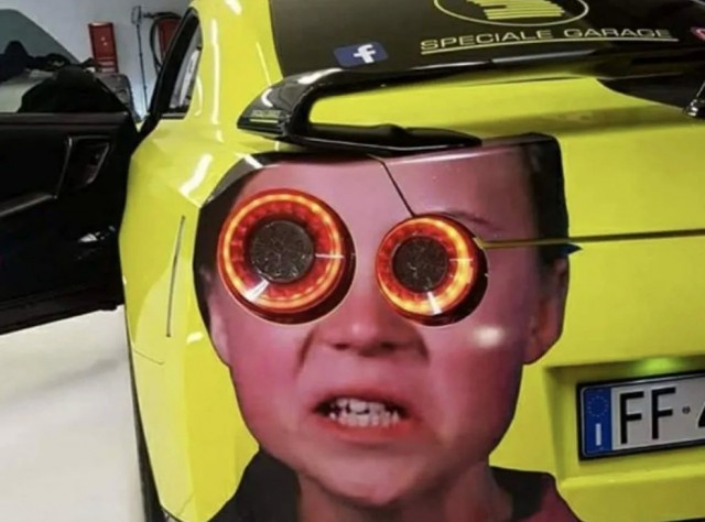 Анджелину Джоли не узнали на новых кадрах из колледжа дочери