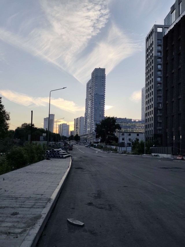 Шляюсь по Москве (утопленный самокат и чужеродная красота).