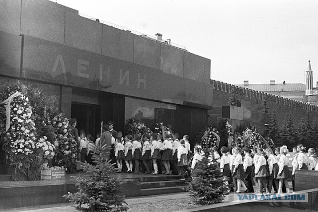 Как большевики мощи святых проверяли