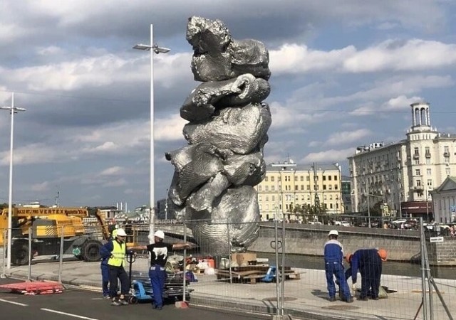 Кто–нибудь знает, как называется это направление в современном искусстве?