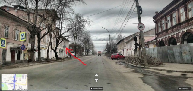 Едешь такой сонный в полпятого утра по пустому городу