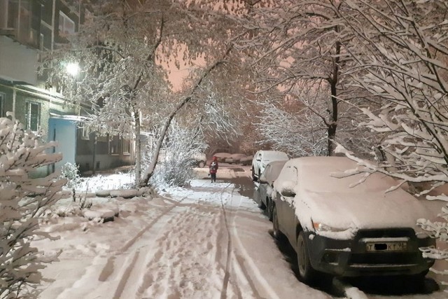 Май, Снег, Москва