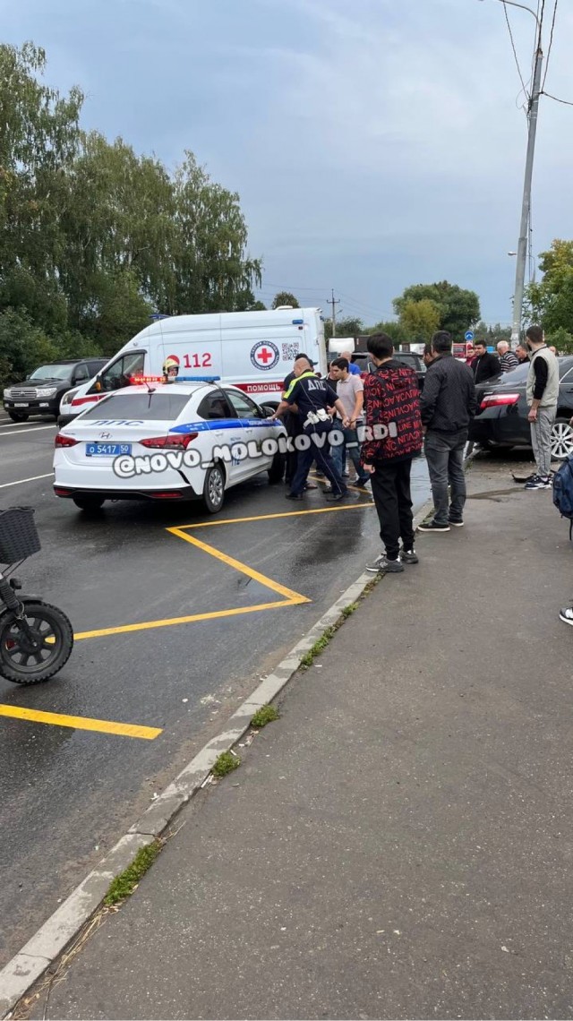 Лихач в Подмосковье снёс остановку