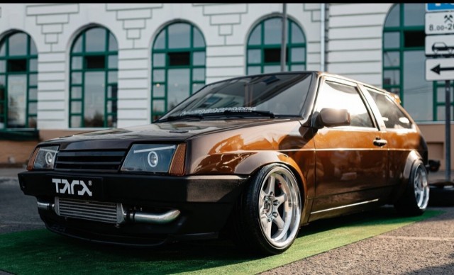 «Обмен только на Aurus». Тюнингованную Lada 2108 продают за ₽115 млн