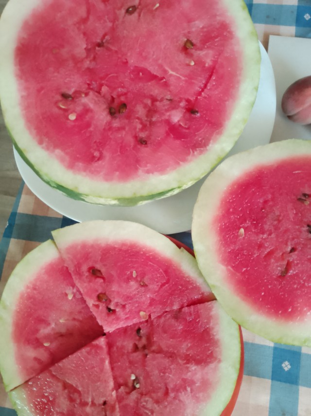 Первый арбуз..