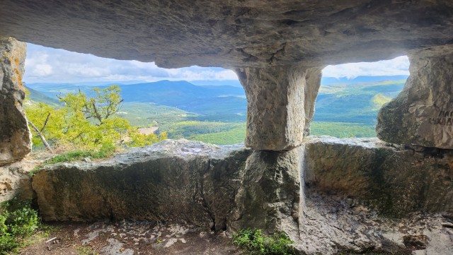 Крымское путешествие. Часть вторая. Пещерные города и ещё немножко скал
