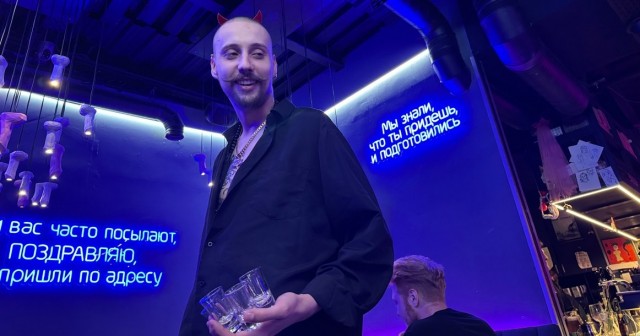 «Суй эту шаурму в рот, шалава»: репортаж из самого хулиганского бара Москвы
