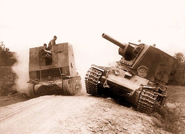 «Тяжелый штурмовой танк КВ-2»