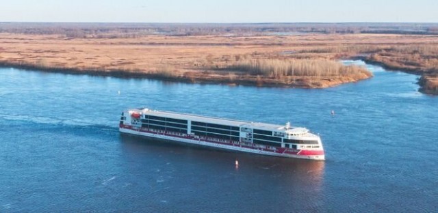 В Нижнем Новгороде состоялся спуск первого построенного в РФ речного лайнера класса люкс