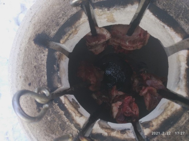 Очень скучный шашлык из свинины в тандыре.