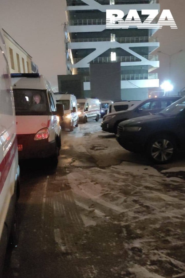 Пробки из скорых перед московскими больницами. Это не привет от коронавируса, это привычный грипп вышел на охоту
