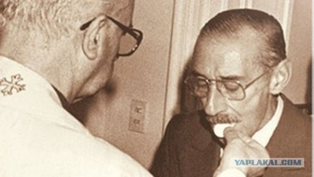 У гроба Папы Иоанна Павла II