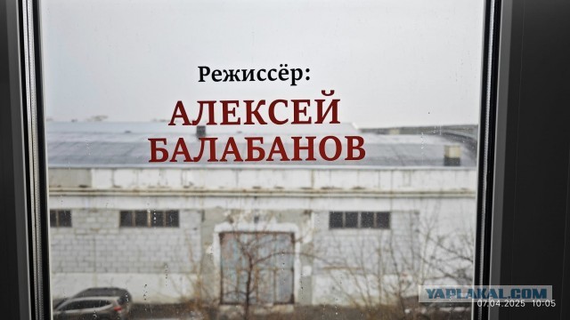 Идеальных наклеек на окна не существует