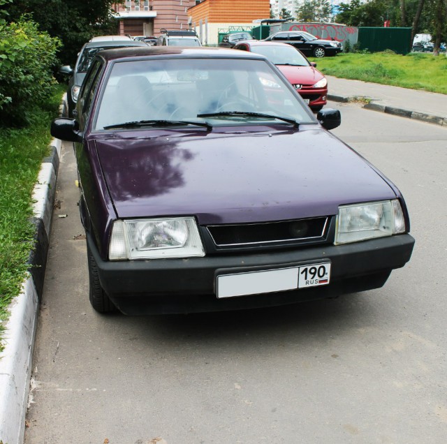 Lada Samara покидает конвейер.