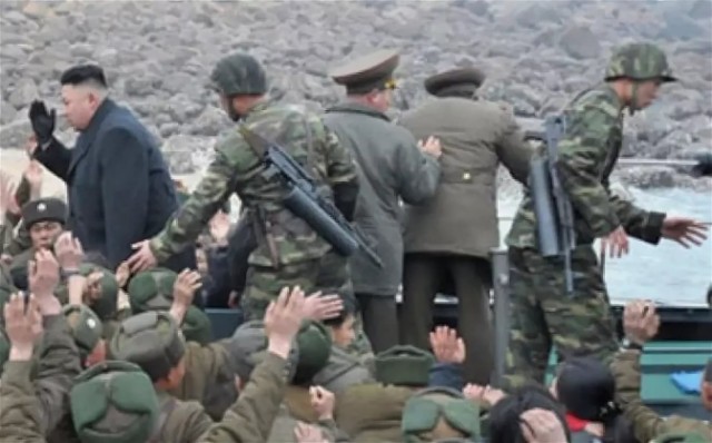 Ким Чен Ын позаботился о тоскующих женщинах-военных