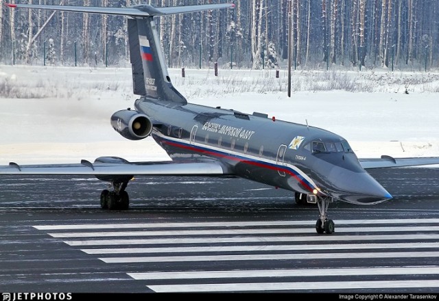 Самолет ИЛ-76 имени Ильюшина в Лондоне
