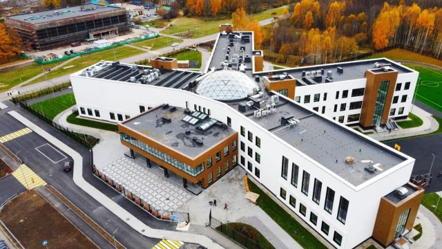 Ученики Carmel High School (штат Индиана) показали свою школу