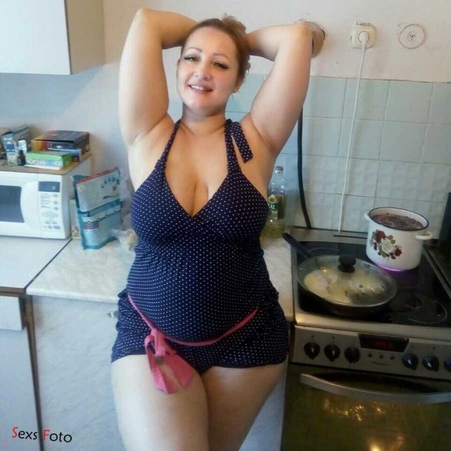 Немного девушек и дам с утра. Для настроения.