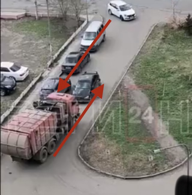 Не барское это дело - мусоровозам дорогу уступать