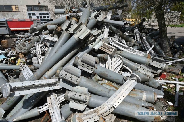 Украина начала применять на поле боя кассетные боеприпасы США