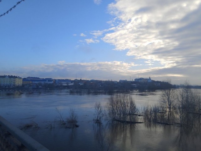 В Оренбурге уровень воды в реке Урал вырос до 872 сантиметров