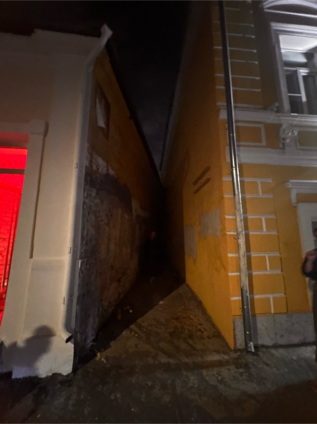 Знаменитый Ссаный угол на Ивановской горке в Москве.