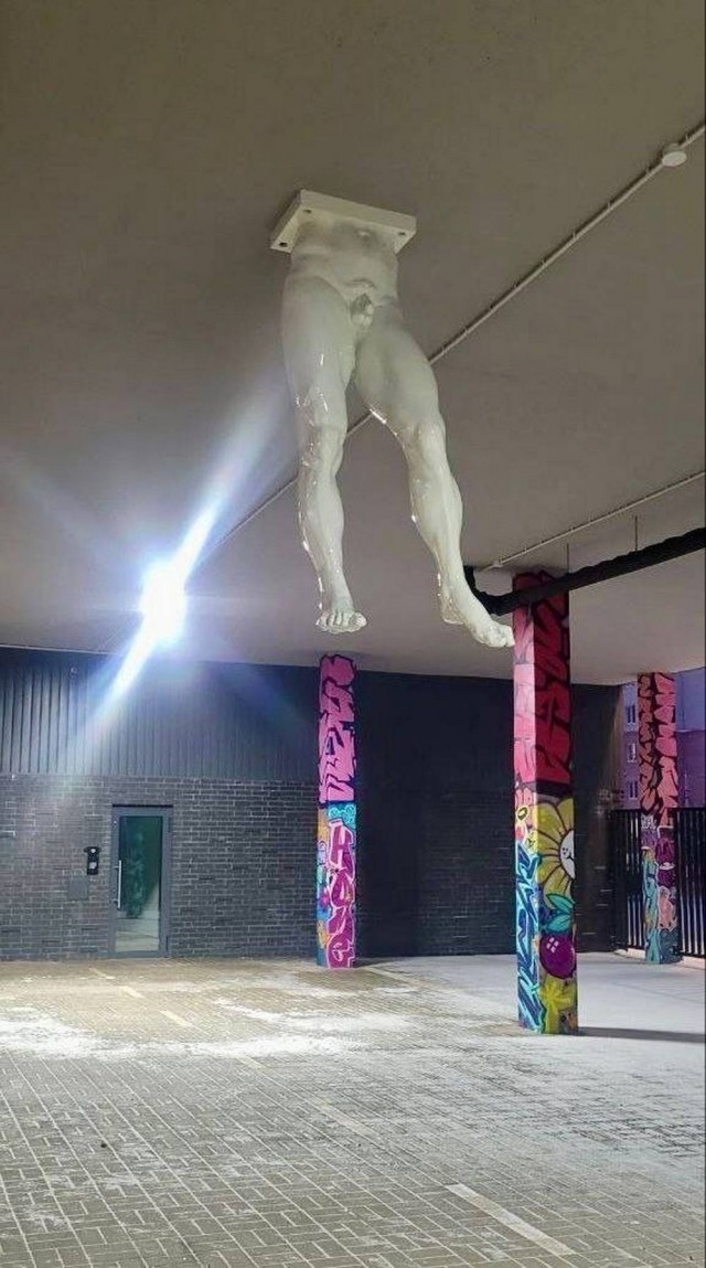 *Зачёркнуто*