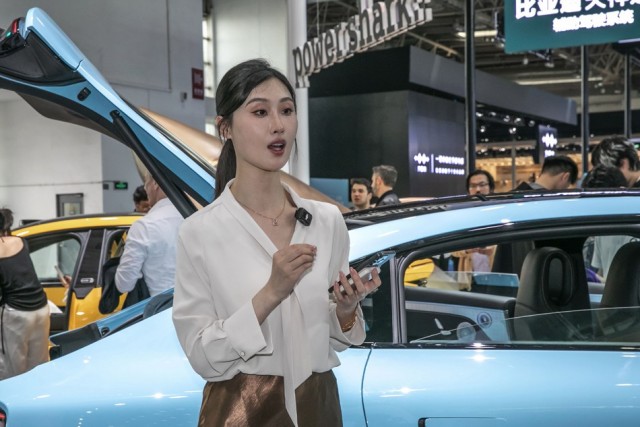 Девушки с выставки "Пекинский автосалон 2026"