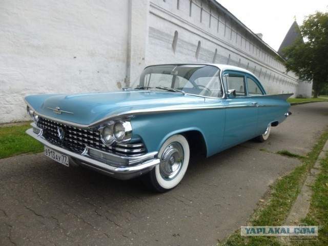 В Москве за 1,9 млн рублей продается рамный седан Cadillac Fleetwood 1994 года выпуска