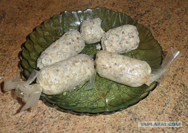Куриные колбаски с гречей и котлетки