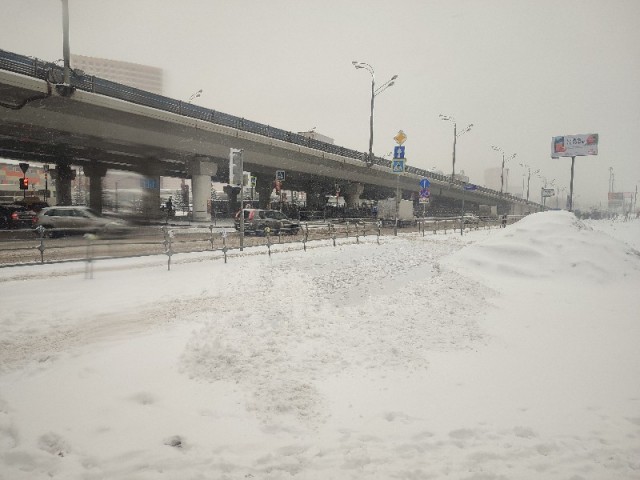 Коллапс сегодня ожидается не только снежный. Сейчас местами в Москве как-то так