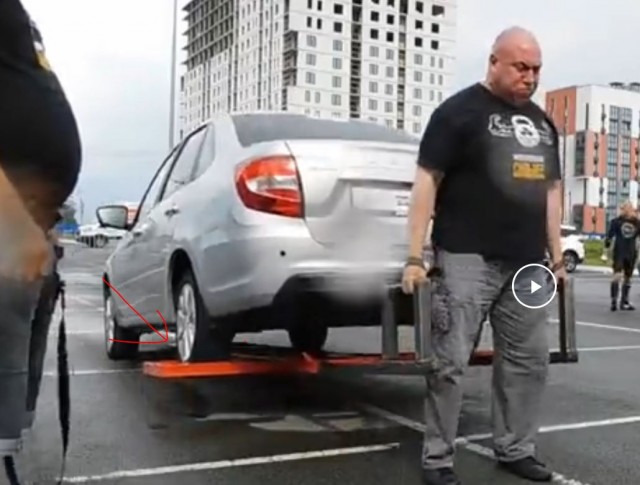 Как поднять автомобиль руками в шестьдесят лет
