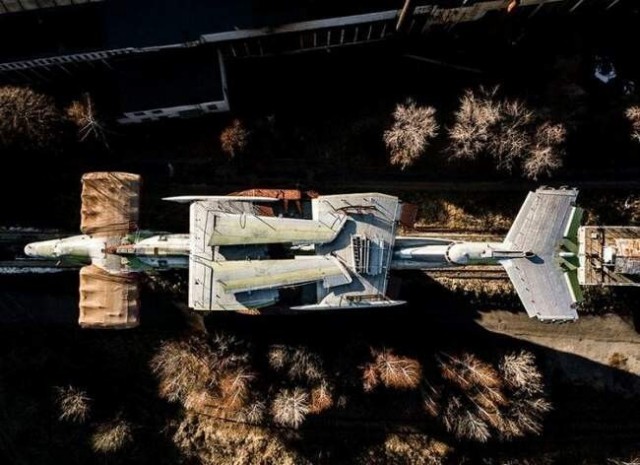 Парни из Китая создали летающую лодку из пенопласта и фанеры