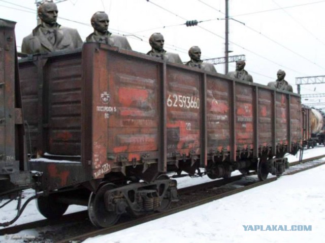Демонтаж памятника Ленину в Запорожье