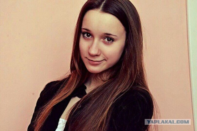 Водитель белого "Мерседеса" на пешеходном переходе в Невельске сбил девушку