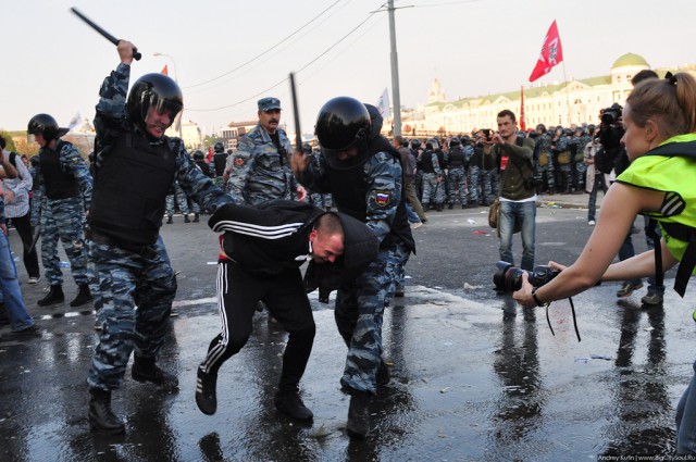 "Власть на вилы!"... "Маааа, а че у нас дома покушать?"