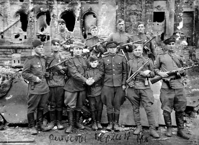 Исторические моменты Победы. Апрель-май 1945г